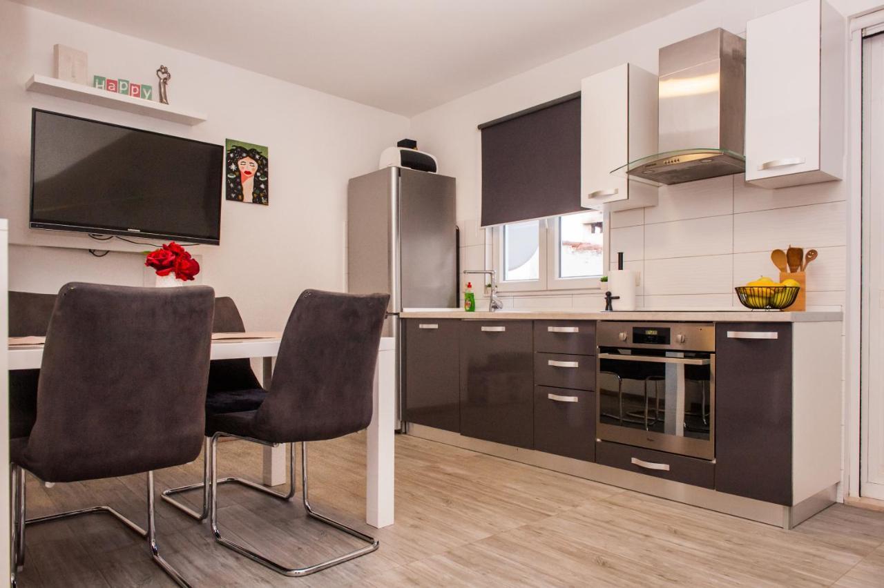 Miki - City Center Apartment With Large Balcony Split Exteriör bild