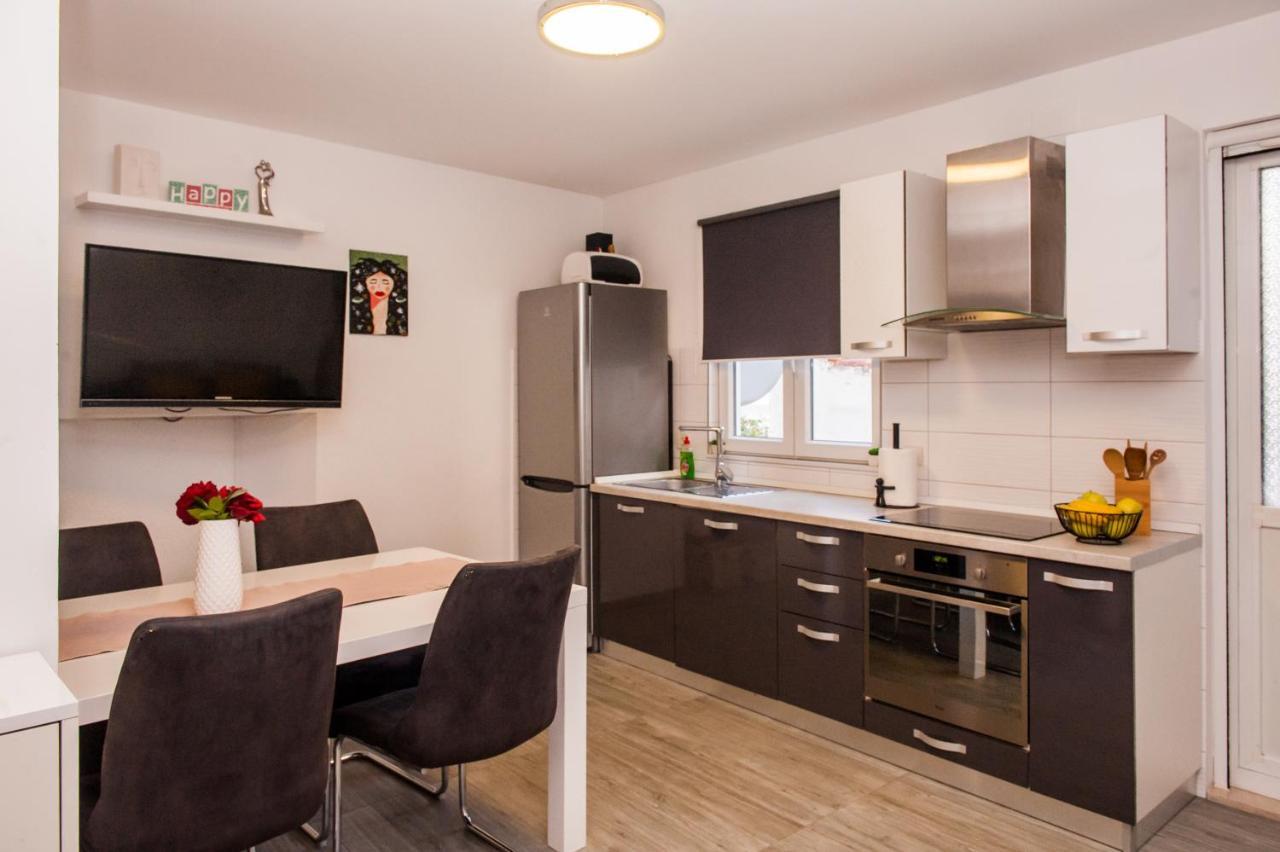 Miki - City Center Apartment With Large Balcony Split Exteriör bild