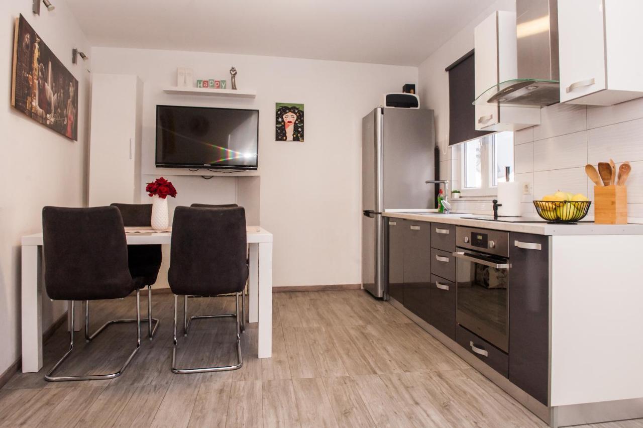 Miki - City Center Apartment With Large Balcony Split Exteriör bild