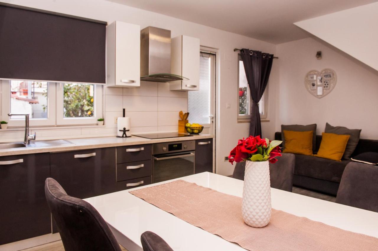 Miki - City Center Apartment With Large Balcony Split Exteriör bild