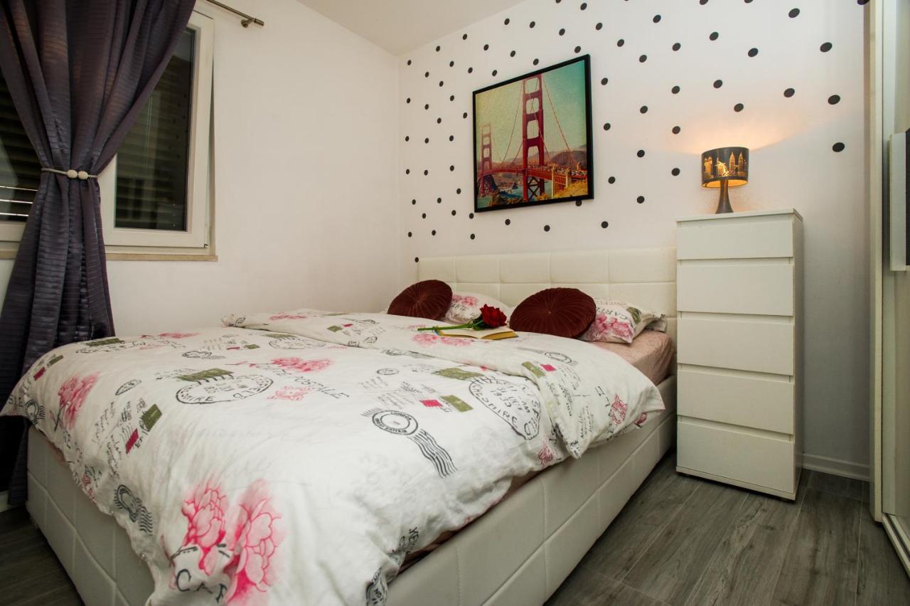 Miki - City Center Apartment With Large Balcony Split Exteriör bild
