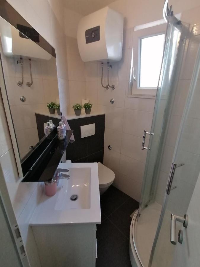 Miki - City Center Apartment With Large Balcony Split Exteriör bild