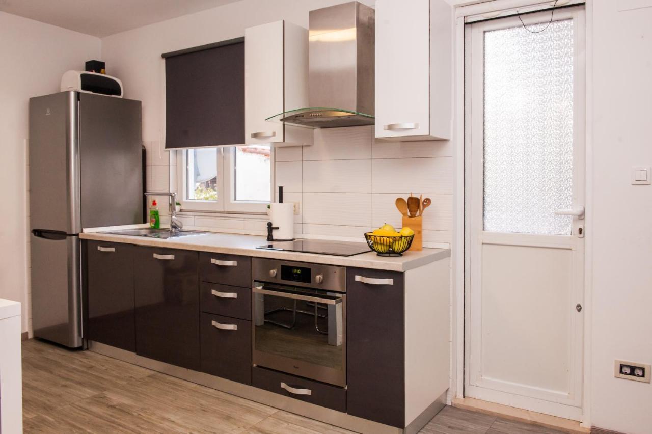 Miki - City Center Apartment With Large Balcony Split Exteriör bild