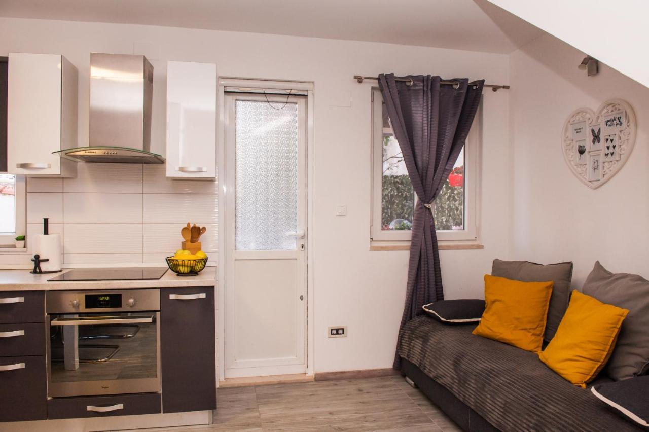 Miki - City Center Apartment With Large Balcony Split Exteriör bild